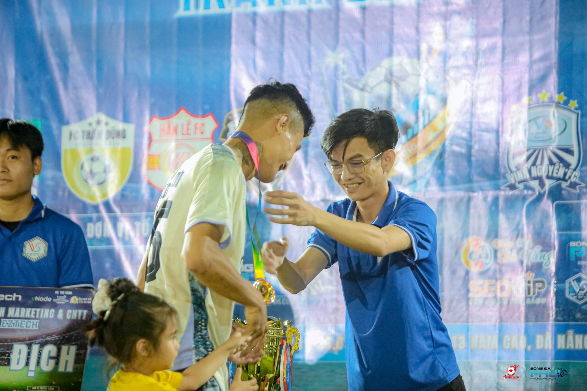 Lễ Bế Mạc Giải Bóng Đá Marketing CNTT Đà Nẵng – Tranh Cúp EZTech 2025: Vinh Danh Nhà Tài Trợ Và Khép Lại Một Mùa Giải Thành Công